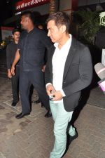 Aamir Khan snapped in Bandra, Mumbai on 13th Dec 2012 (9).JPG